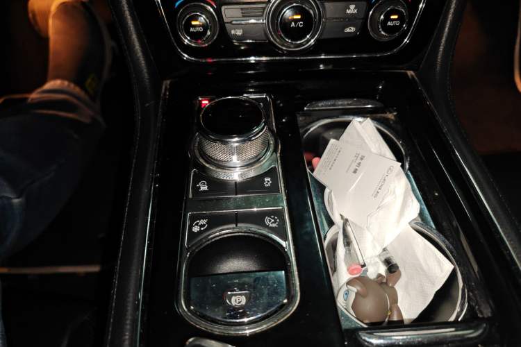 Used Jaguar XJ 2018 XJL 3.0 SC Two-Wheel-Drive Elegant Business Edition Gear Lever