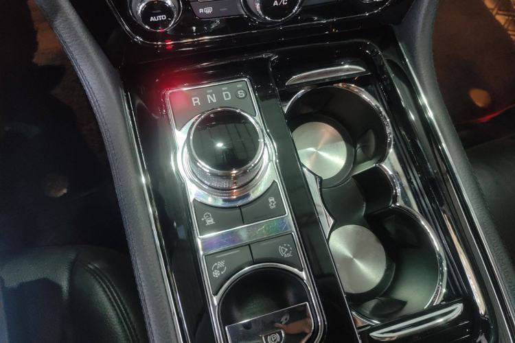 Used Jaguar XJ 2018 XJL 3.0 SC Two-Wheel-Drive Elegant Business Edition Gear Lever