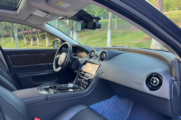 Used Jaguar XJ 2018 XJL 3.0 SC Two-Wheel-Drive Elegant Business Edition Interior 1