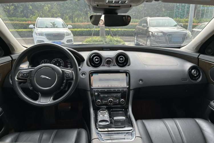 Used Jaguar XJ 2018 XJL 3.0 SC Two-Wheel-Drive Elegant Business Edition Interior 1