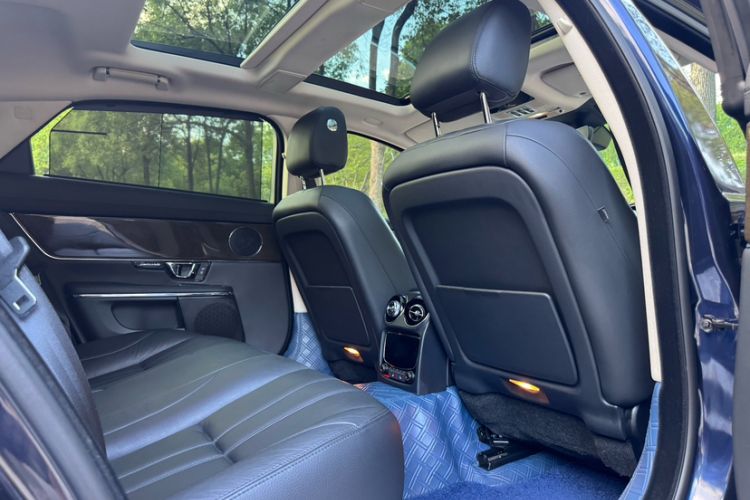 Used Jaguar XJ 2018 XJL 3.0 SC Two-Wheel-Drive Elegant Business Edition Interior 11