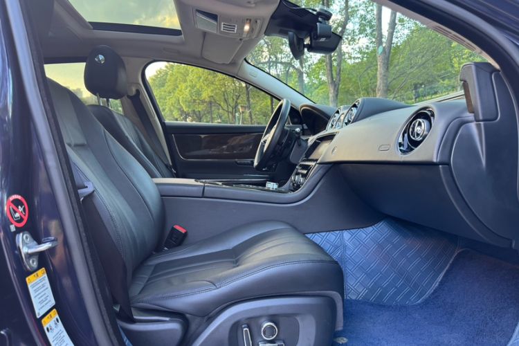 Used Jaguar XJ 2018 XJL 3.0 SC Two-Wheel-Drive Elegant Business Edition Interior 13