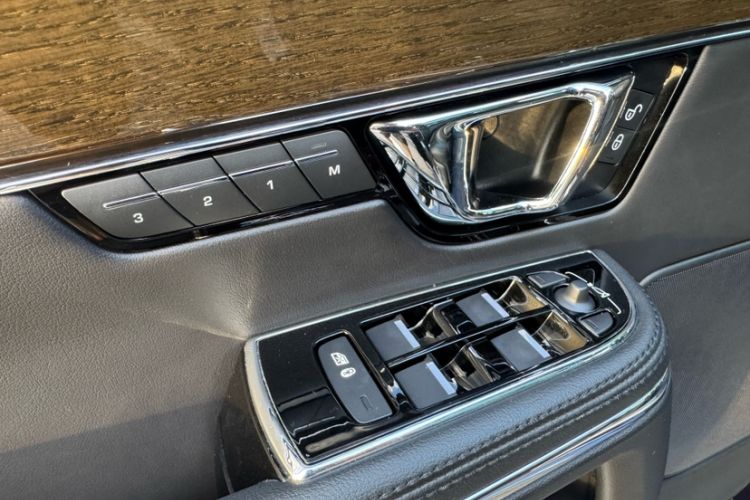 Used Jaguar XJ 2018 XJL 3.0 SC Two-Wheel-Drive Elegant Business Edition Interior 2