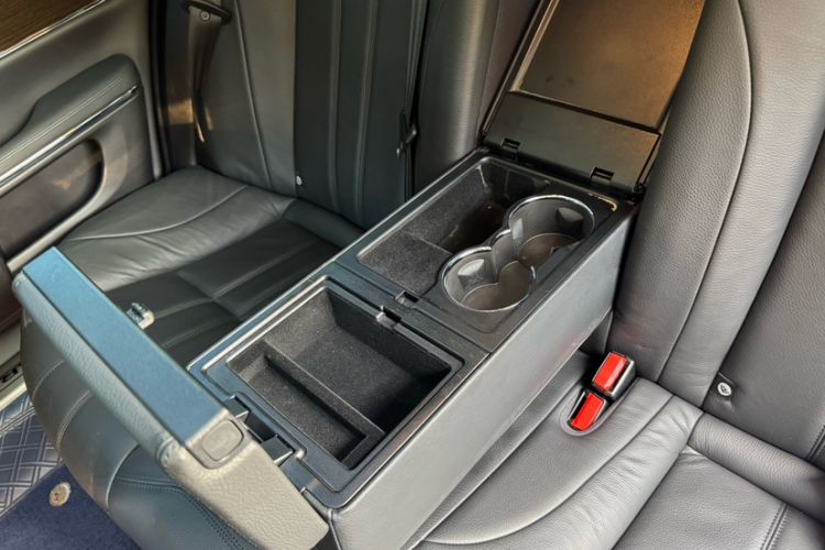Used Jaguar XJ 2018 XJL 3.0 SC Two-Wheel-Drive Elegant Business Edition Interior 3