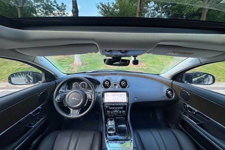 Used Jaguar XJ 2018 XJL 3.0 SC Two-Wheel-Drive Elegant Business Edition Interior 6