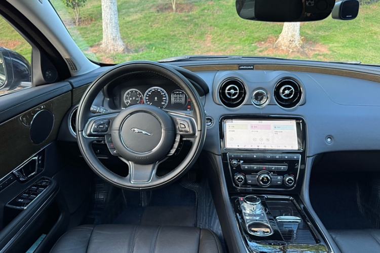 Used Jaguar XJ 2018 XJL 3.0 SC Two-Wheel-Drive Elegant Business Edition Interior 7