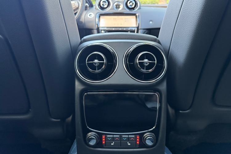 Used Jaguar XJ 2018 XJL 3.0 SC Two-Wheel-Drive Elegant Business Edition Interior 9