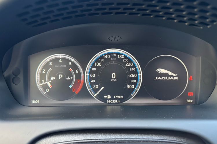 Used Jaguar XJ 2018 XJL 3.0 SC Two-Wheel-Drive Elegant Business Edition Odometer Close Up