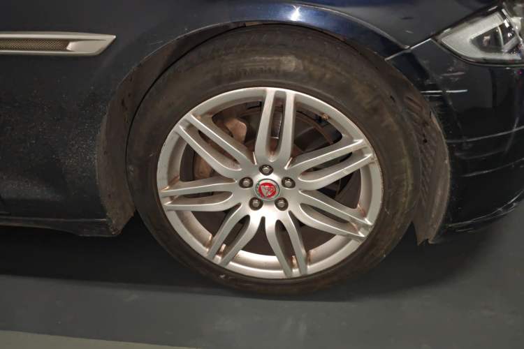 Used Jaguar XJ 2018 XJL 3.0 SC Two-Wheel-Drive Elegant Business Edition Right Front Wheel Hub