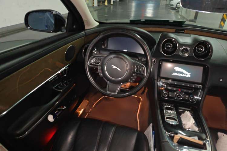 Used Jaguar XJ 2018 XJL 3.0 SC Two-Wheel-Drive Elegant Business Edition Steering Wheel