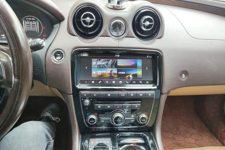 Used Jaguar XJ 2018 XJL 3.0 SC Two-Wheel-Drive Elegant Business Edition Audio And AC Panel