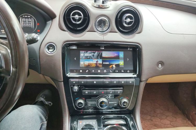 Used Jaguar XJ 2018 XJL 3.0 SC Two-Wheel-Drive Elegant Business Edition Audio And AC Panel
