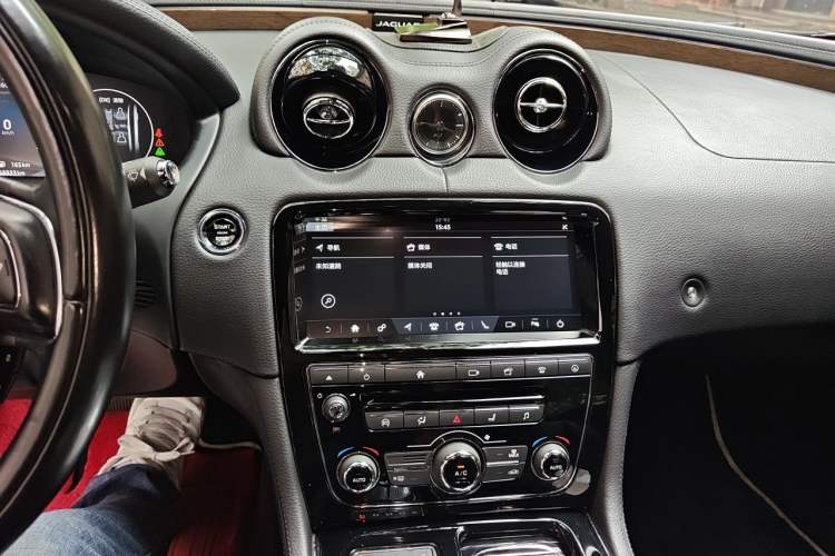 Used Jaguar XJ 2018 XJL 3.0 SC Two-Wheel-Drive Elegant Business Edition Audio And AC Panel