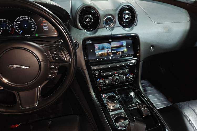 Used Jaguar XJ 2018 XJL 3.0 SC Two-Wheel-Drive Elegant Business Edition Audio And AC Panel