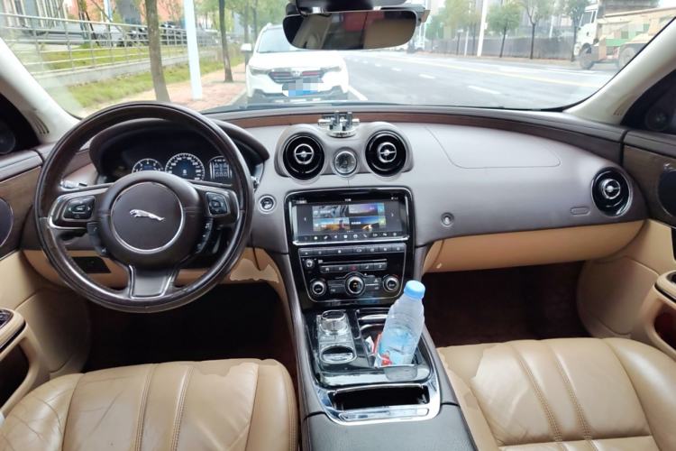 Used Jaguar XJ 2018 XJL 3.0 SC Two-Wheel-Drive Elegant Business Edition Center Console