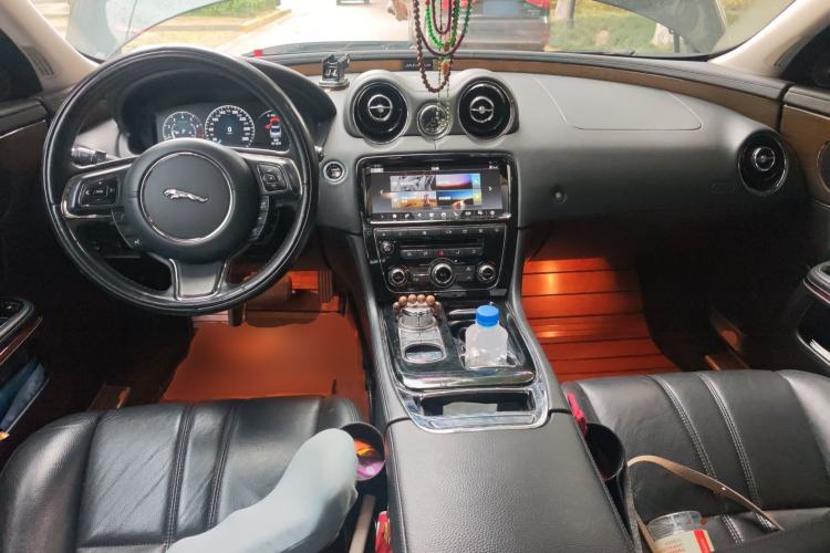 Used Jaguar XJ 2018 XJL 3.0 SC Two-Wheel-Drive Elegant Business Edition Center Console