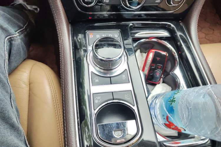 Used Jaguar XJ 2018 XJL 3.0 SC Two-Wheel-Drive Elegant Business Edition Gear Lever