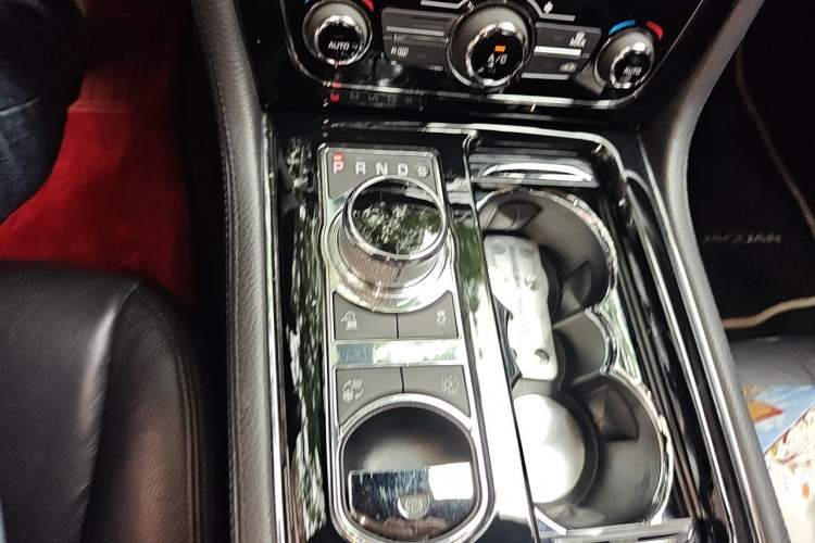Used Jaguar XJ 2018 XJL 3.0 SC Two-Wheel-Drive Elegant Business Edition Gear Lever
