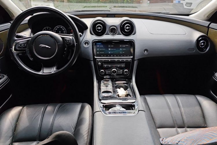 Used Jaguar XJ 2018 XJL 3.0 SC Two-Wheel-Drive Elegant Business Edition Interior 2