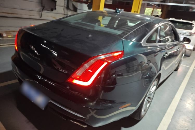 Used Jaguar XJ 2018 XJL 3.0 SC Two-Wheel-Drive Elegant Business Edition Rear Right 45 Deg