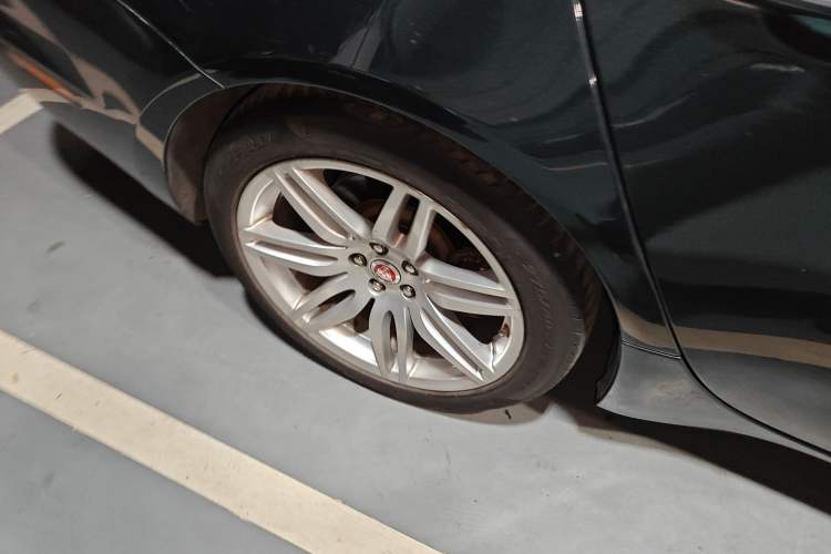 Used Jaguar XJ 2018 XJL 3.0 SC Two-Wheel-Drive Elegant Business Edition Right Rear Wheel Hub