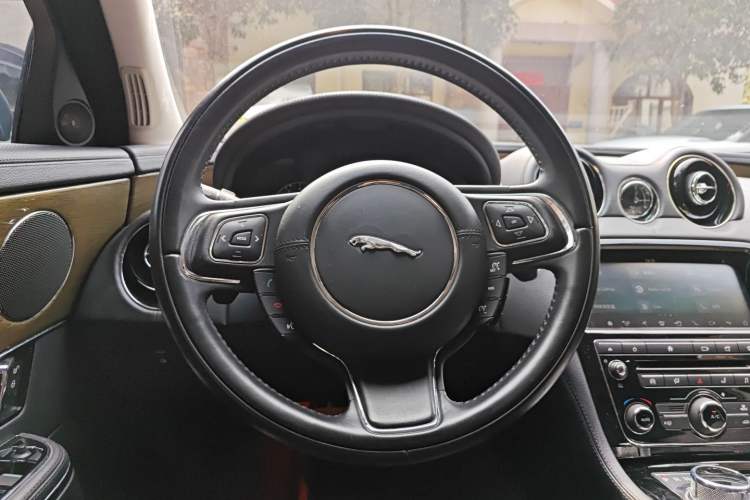 Used Jaguar XJ 2018 XJL 3.0 SC Two-Wheel-Drive Elegant Business Edition Steering Wheel