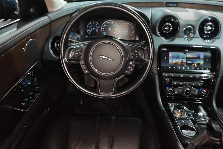 Used Jaguar XJ 2018 XJL 3.0 SC Two-Wheel-Drive Elegant Business Edition Steering Wheel