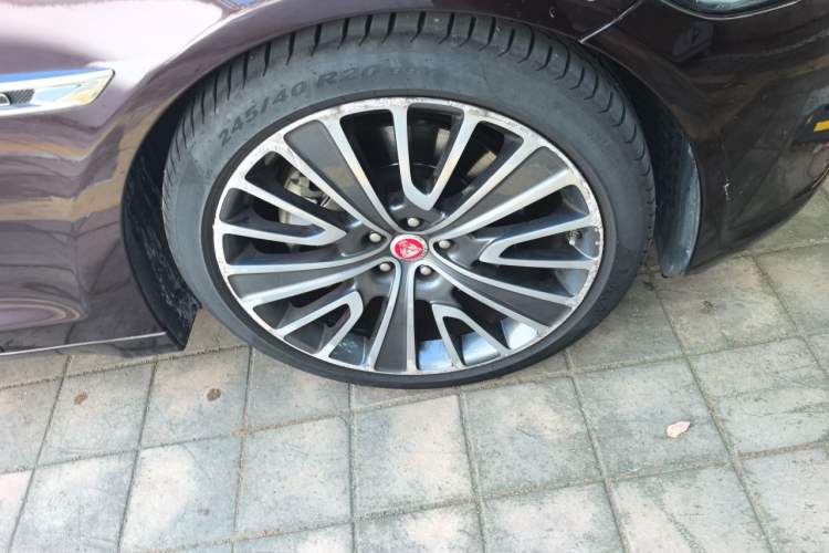 Used Jaguar XJ 2018 XJL 3.0 SC Two-Wheel-Drive Panoramic Business Edition Right Front Wheel Hub