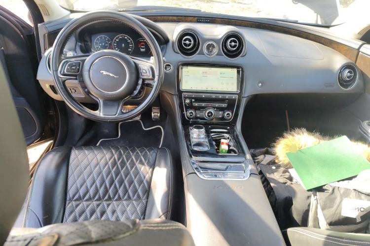 Used Jaguar XJ 2018 XJL 3.0 SC Four-Wheel Drive Panoramic Business Edition Center Console