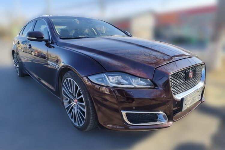 Used Jaguar XJ 2018 XJL 3.0 SC Four-Wheel Drive Panoramic Business Edition Front Right 45 Deg