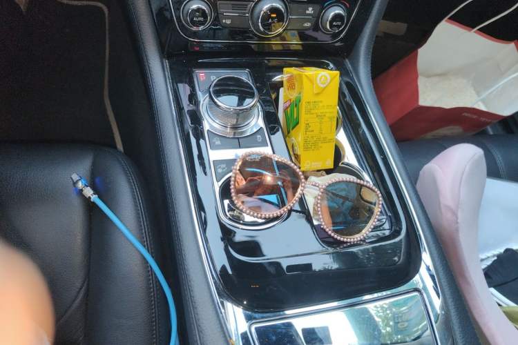 Used Jaguar XJ 2018 XJL 3.0 SC Two-Wheel-Drive Elegant Business Edition Gear Lever