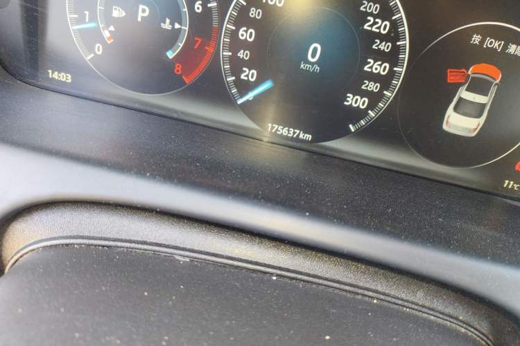 Used Jaguar XJ 2018 XJL 3.0 SC Four-Wheel Drive Panoramic Business Edition Odometer Close Up