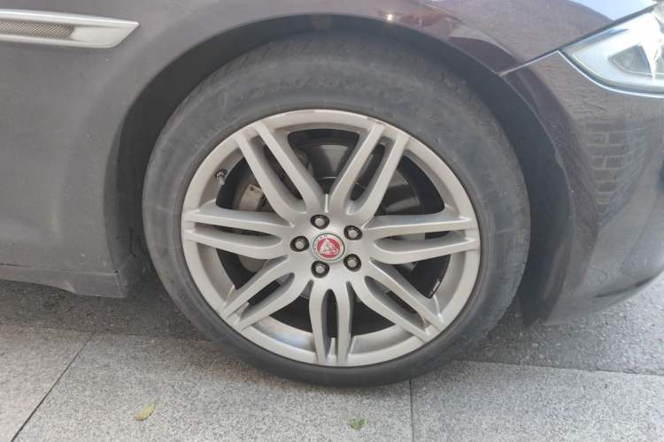 Used Jaguar XJ 2018 XJL 3.0 SC Two-Wheel-Drive Elegant Business Edition Right Front Wheel Hub