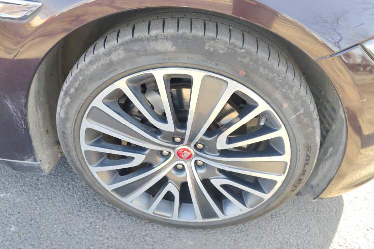 Used Jaguar XJ 2018 XJL 3.0 SC Four-Wheel Drive Panoramic Business Edition Right Front Wheel Hub