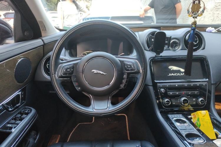 Used Jaguar XJ 2018 XJL 3.0 SC Two-Wheel-Drive Elegant Business Edition Steering Wheel