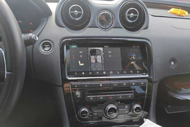 Used Jaguar XJ 2018 XJL 3.0 SC Four-Wheel Drive Panoramic Business Edition Audio And AC Panel