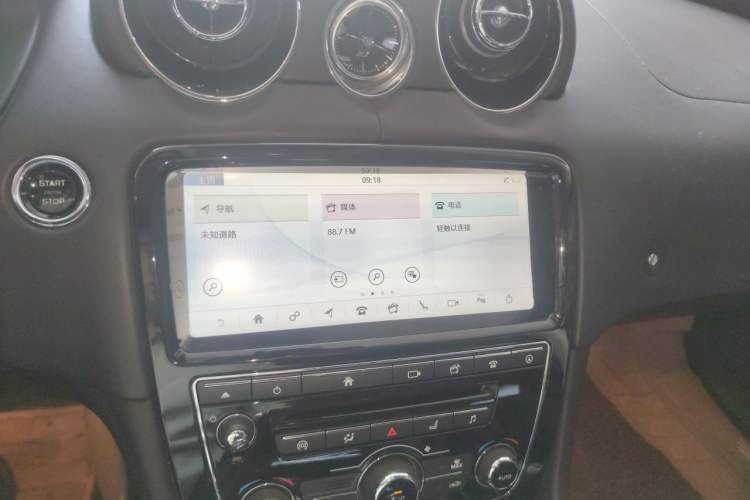 Used Jaguar XJ 2018 XJL 3.0 SC Two-Wheel-Drive Panoramic Business Edition Audio And AC Panel