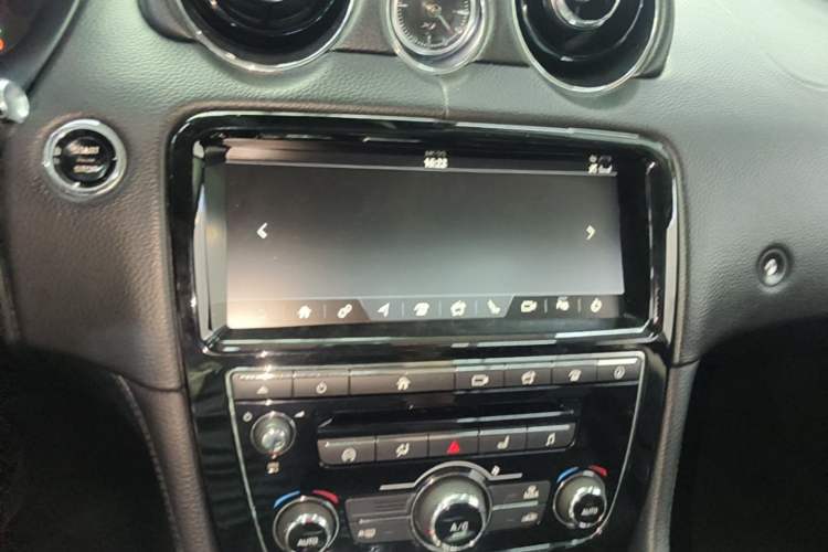 Used Jaguar XJ 2018 XJL 3.0 SC Two-Wheel-Drive Elegant Business Edition Audio And AC Panel