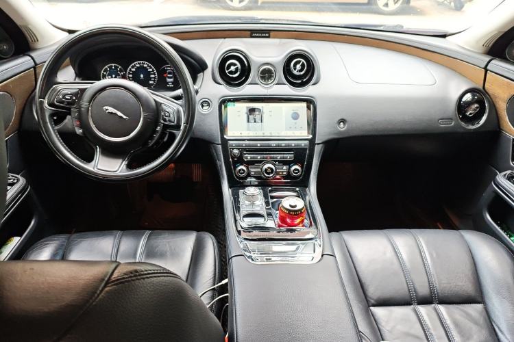 Used Jaguar XJ 2018 XJL 3.0 SC Two-Wheel-Drive Elegant Business Edition Center Console