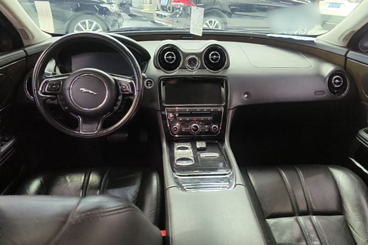 Used Jaguar XJ 2018 XJL 3.0 SC Two-Wheel-Drive Elegant Business Edition Center Console