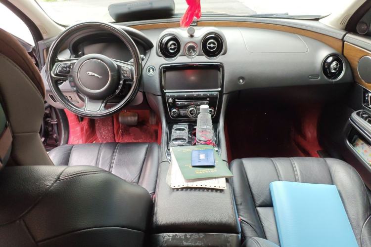 Used Jaguar XJ 2018 XJL 3.0 SC Two-Wheel-Drive Elegant Business Edition Center Console