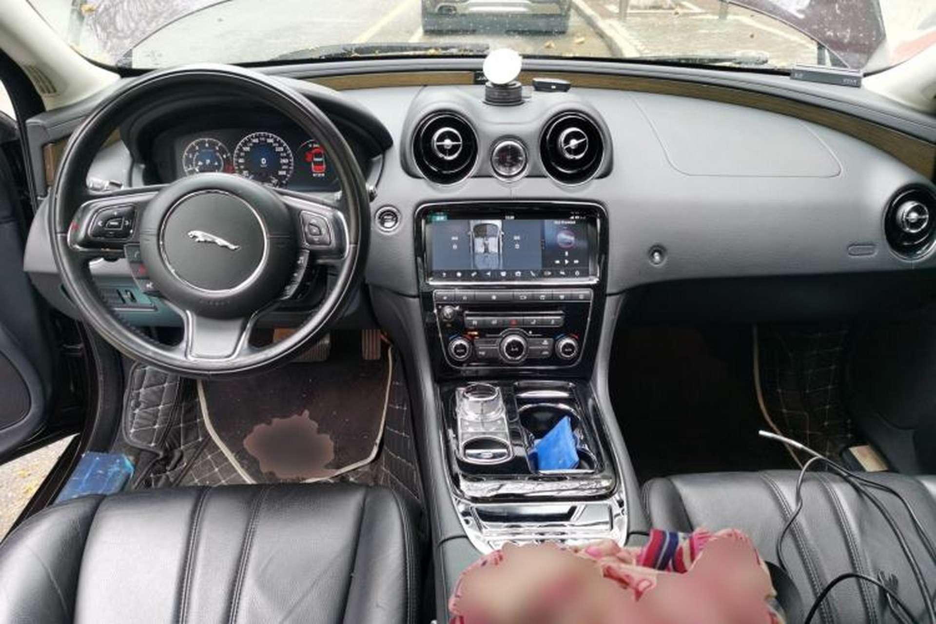 Used Jaguar XJ 2018 XJL 3.0 SC Two-Wheel-Drive Elegant Business Edition Center Console