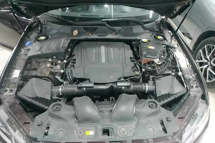 Used Jaguar XJ 2018 XJL 3.0 SC Two-Wheel-Drive Elegant Business Edition Engine Bay