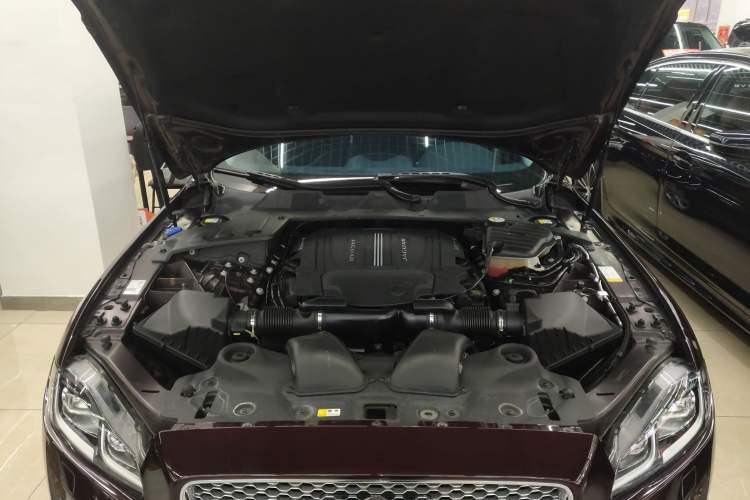 Used Jaguar XJ 2018 XJL 3.0 SC Two-Wheel-Drive Elegant Business Edition Engine Bay