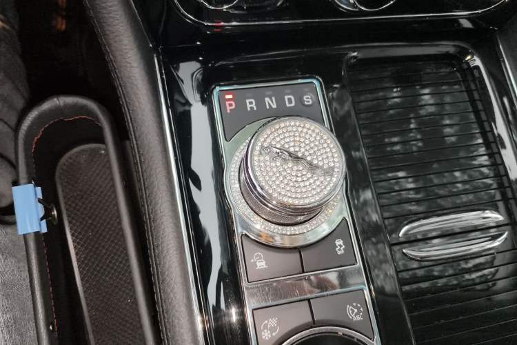 Used Jaguar XJ 2018 XJL 3.0 SC Two-Wheel-Drive Elegant Business Edition Gear Lever