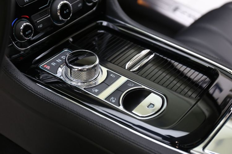 Used Jaguar XJ 2018 XJL 3.0 SC Two-Wheel-Drive Elegant Business Edition Gear Lever