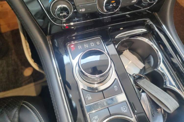 Used Jaguar XJ 2018 XJL 3.0 SC Two-Wheel-Drive Panoramic Business Edition Gear Lever