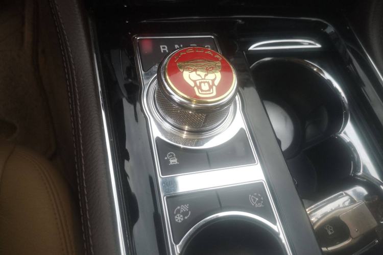 Used Jaguar XJ 2018 XJL 3.0 SC Two-Wheel-Drive Elegant Business Edition Gear Lever