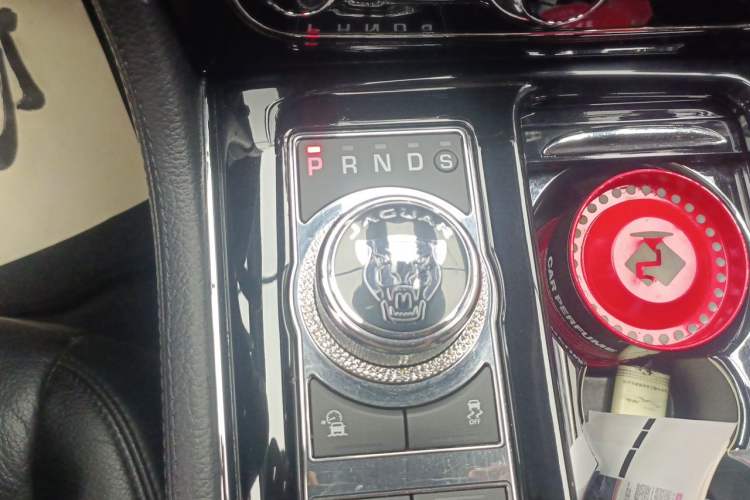 Used Jaguar XJ 2018 XJL 3.0 SC Two-Wheel-Drive Elegant Business Edition Gear Lever