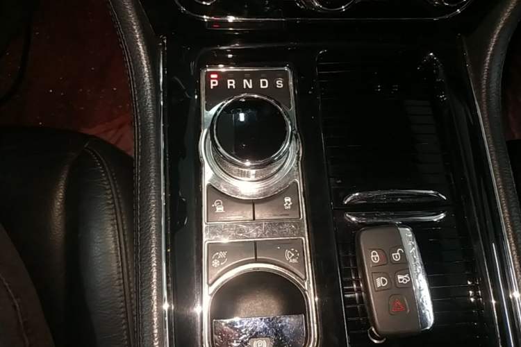 Used Jaguar XJ 2018 XJL 3.0 SC Two-Wheel-Drive Elegant Business Edition Gear Lever